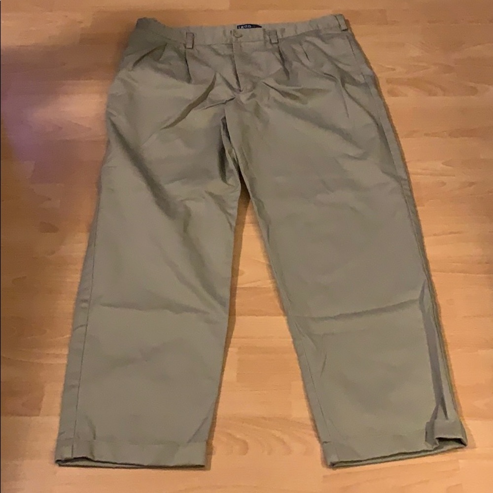 EUC Izod classic fit khaki pants